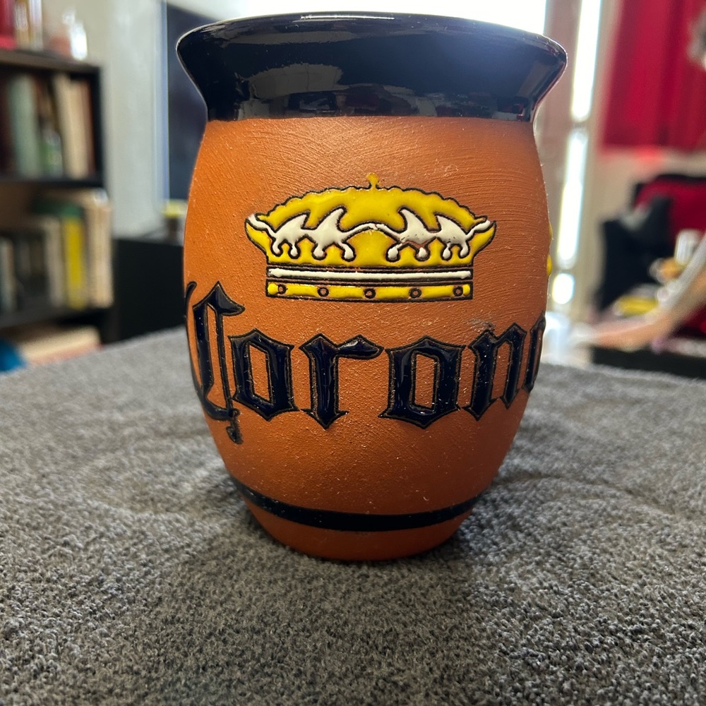 Corona flower vase